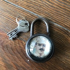 Helmar Brewing Lock Padlock Glass John Morrell Boston Red Caps with Keys
