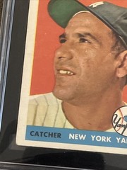 🔥⬛️Yogi Berra⬛️🔥1958 Topps Baseball #370 ~ N. Y. Yankees HOF ~ SGC 2.5