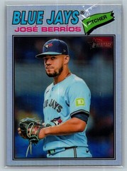 2026 Topps Heritage #56 José Berríos Chrome Refractors