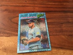 2026 Topps Heritage José Berríos Light Blue Sparkle SP #56